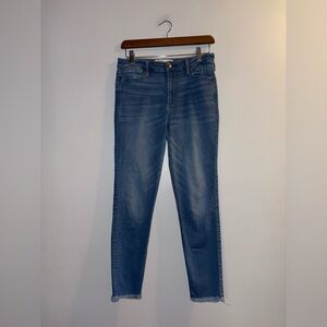 Abercrombie & Fitch • Skinny Denim